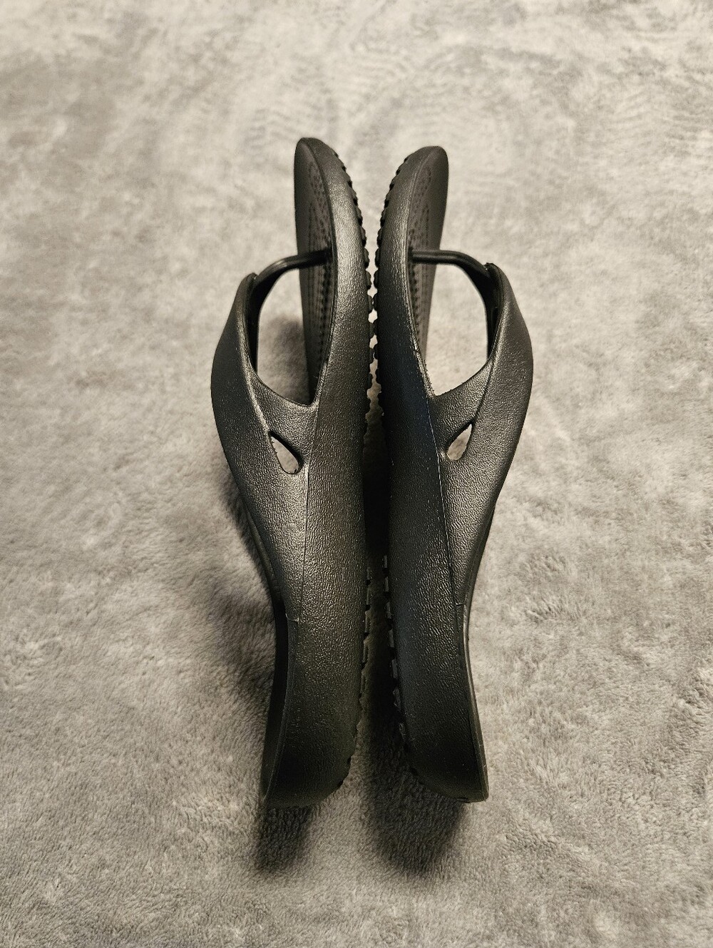 CROCS Women's Black Foam Flip Flop Sandals - Picture 5 of 6